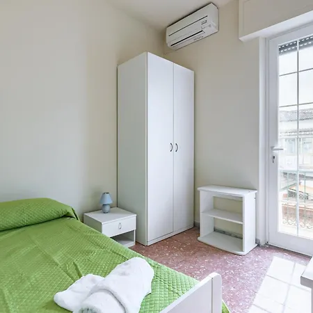 Apartament Guesthost - Spacious Apartmente Near The Beach!