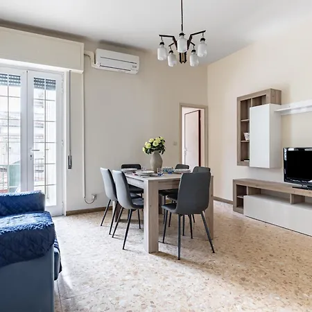 Apartamento Guesthost - Spacious Apartmente Near The Beach! *