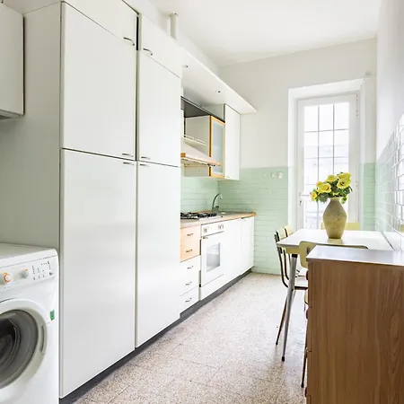 Guesthost - Spacious Apartmente Near The Beach! *