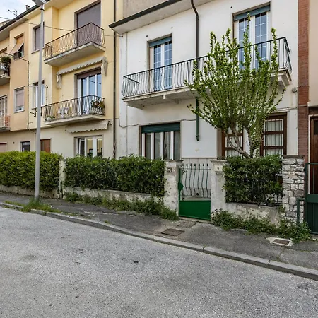 Guesthost - Spacious Apartmente Near The Beach!